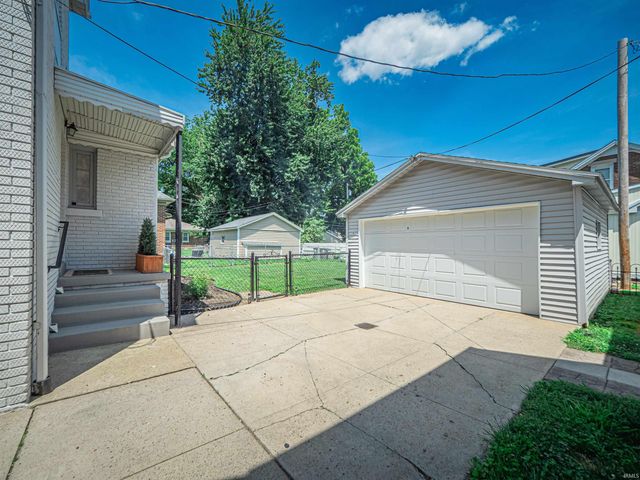 1816 Bayard Park Drive, Evansville, IN 47714