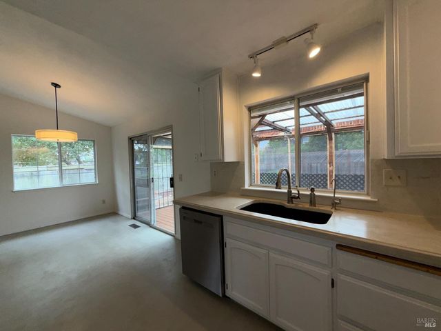 9784 dawn Way, Windsor, CA 95492