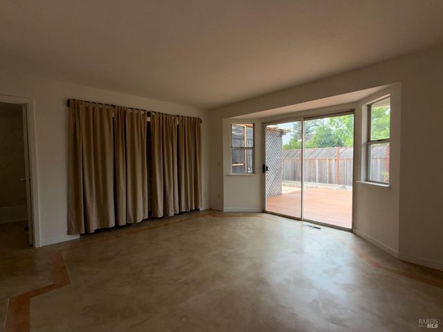 9784 dawn Way, Windsor, CA 95492