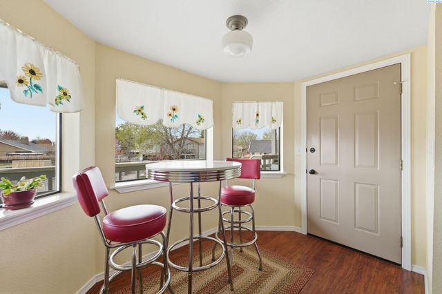 2405 Towhee Ln., West Richland, WA 99353