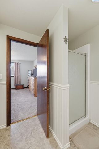 2405 Towhee Ln., West Richland, WA 99353