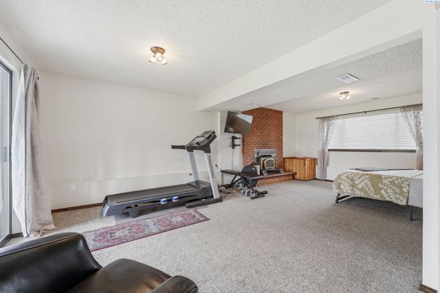 2405 Towhee Ln., West Richland, WA 99353