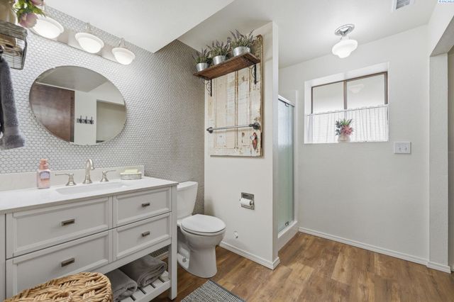 2405 Towhee Ln., West Richland, WA 99353