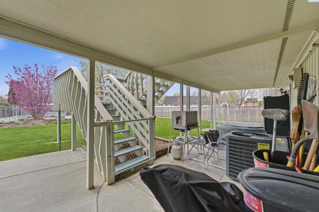 2405 Towhee Ln., West Richland, WA 99353