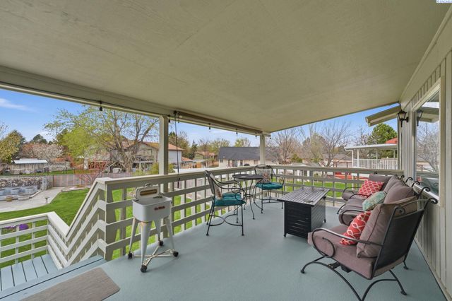 2405 Towhee Ln., West Richland, WA 99353