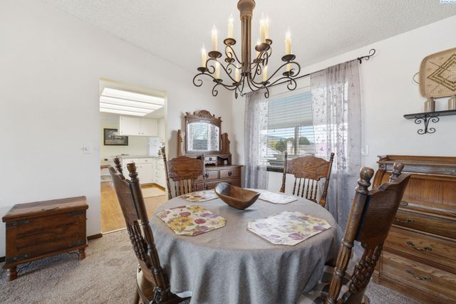 2405 Towhee Ln., West Richland, WA 99353