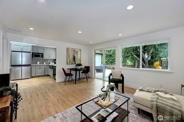 7106 139th Place NE, Redmond, WA 98052