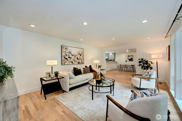 7106 139th Place NE, Redmond, WA 98052
