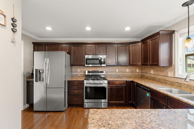 49 Steinbeck Drive, Valparaiso, IN 46383