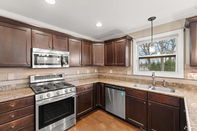 49 Steinbeck Drive, Valparaiso, IN 46383