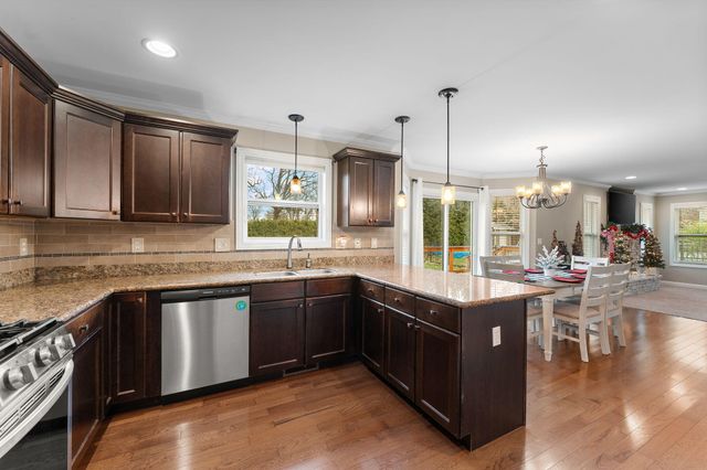 49 Steinbeck Drive, Valparaiso, IN 46383