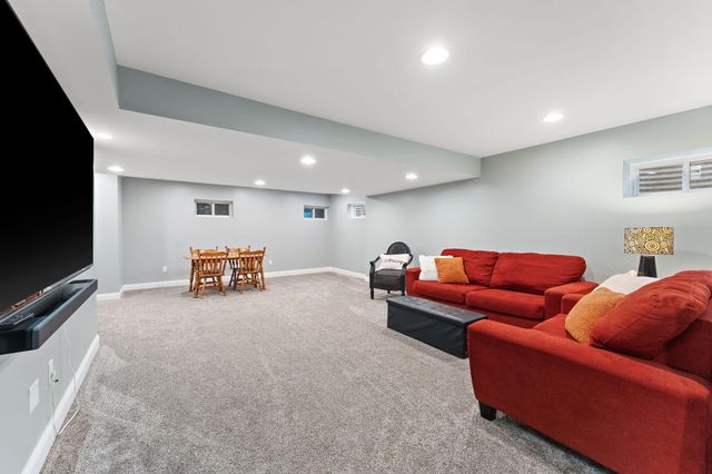 49 Steinbeck Drive, Valparaiso, IN 46383