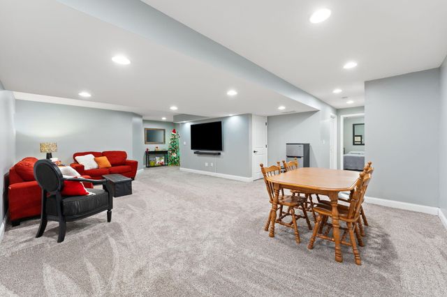 49 Steinbeck Drive, Valparaiso, IN 46383