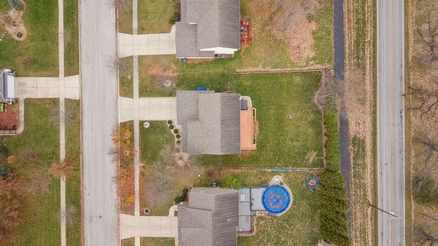 49 Steinbeck Drive, Valparaiso, IN 46383