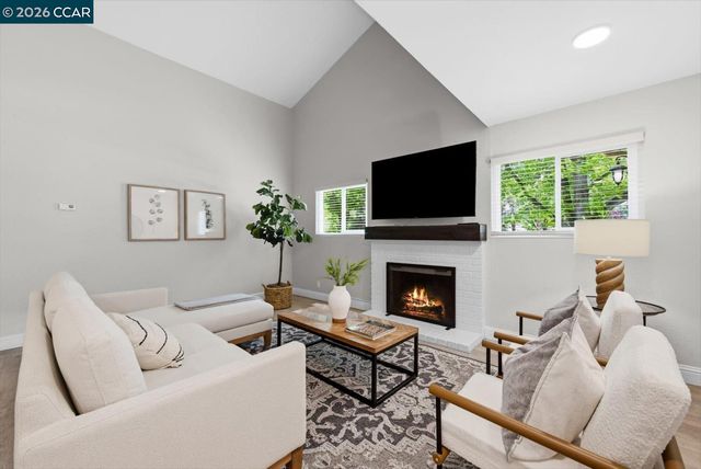 599 Mt Dell Dr, Clayton, CA 94517
