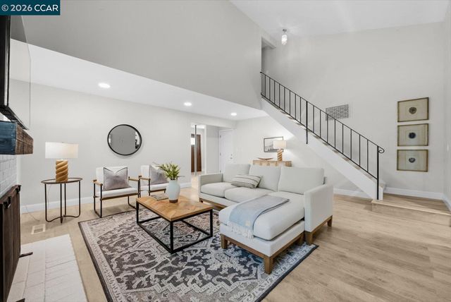 599 Mt Dell Dr, Clayton, CA 94517