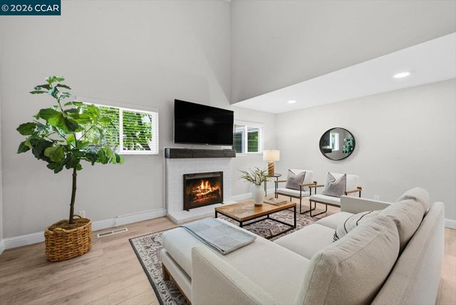 599 Mt Dell Dr, Clayton, CA 94517