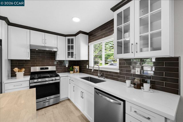 599 Mt Dell Dr, Clayton, CA 94517