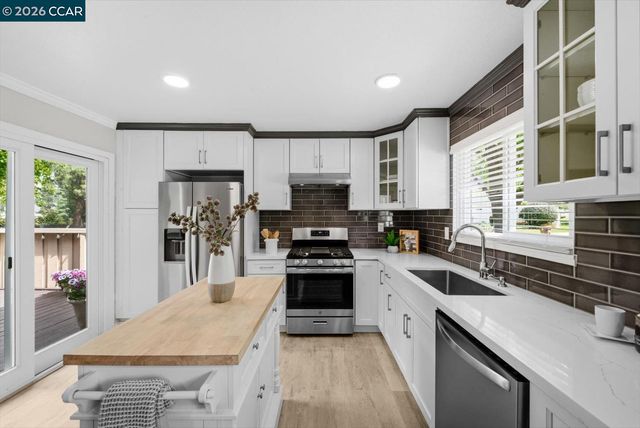 599 Mt Dell Dr, Clayton, CA 94517