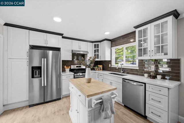 599 Mt Dell Dr, Clayton, CA 94517