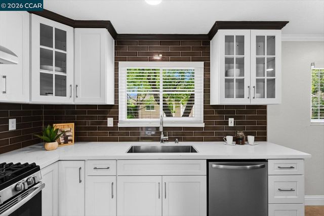 599 Mt Dell Dr, Clayton, CA 94517