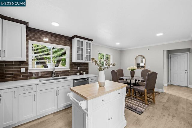 599 Mt Dell Dr, Clayton, CA 94517