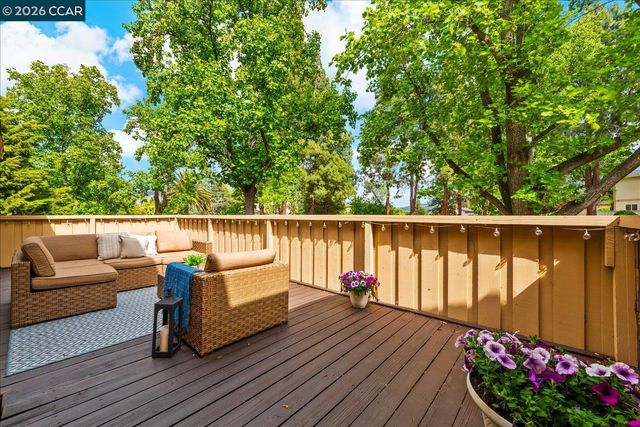 599 Mt Dell Dr, Clayton, CA 94517