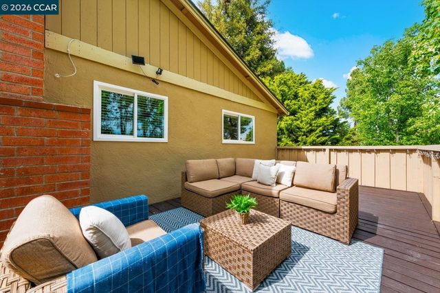 599 Mt Dell Dr, Clayton, CA 94517