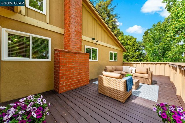 599 Mt Dell Dr, Clayton, CA 94517