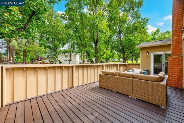 599 Mt Dell Dr, Clayton, CA 94517