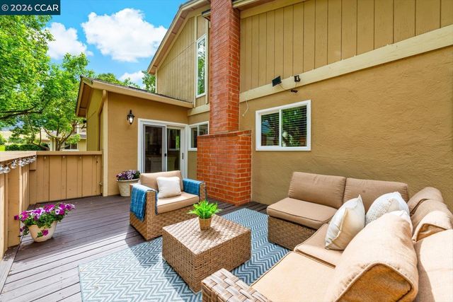 599 Mt Dell Dr, Clayton, CA 94517