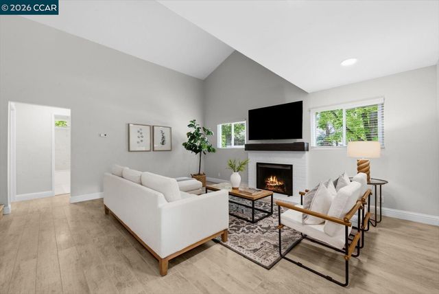 599 Mt Dell Dr, Clayton, CA 94517