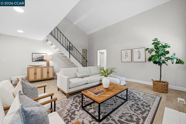 599 Mt Dell Dr, Clayton, CA 94517