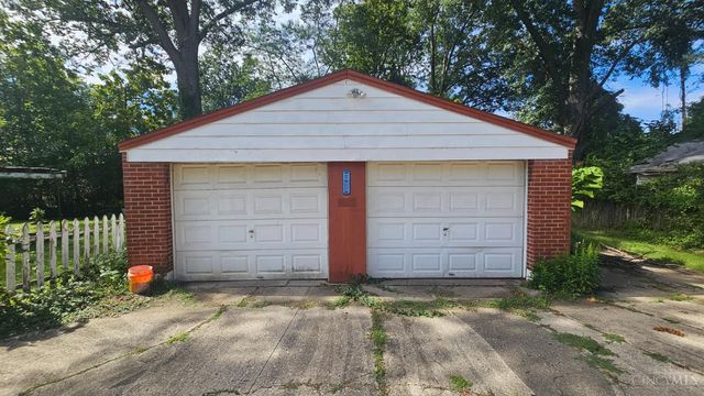 6925 Pin Oak Drive, North College Hill, OH 45239