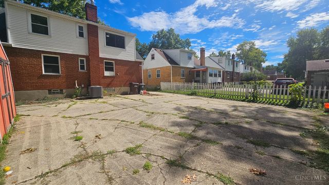 6925 Pin Oak Drive, North College Hill, OH 45239