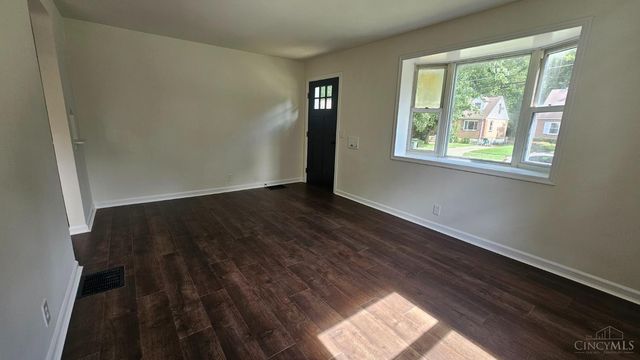 6925 Pin Oak Drive, North College Hill, OH 45239