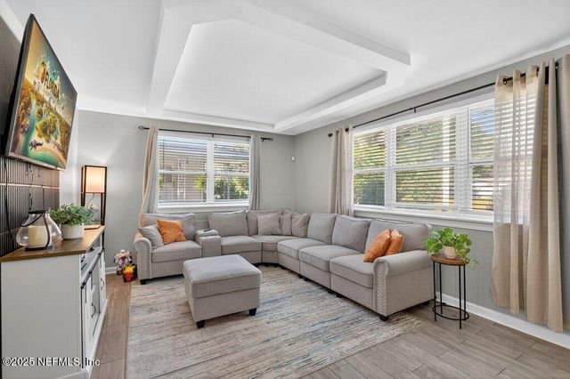 1860 EMBASSY Drive, Jacksonville, FL 32207