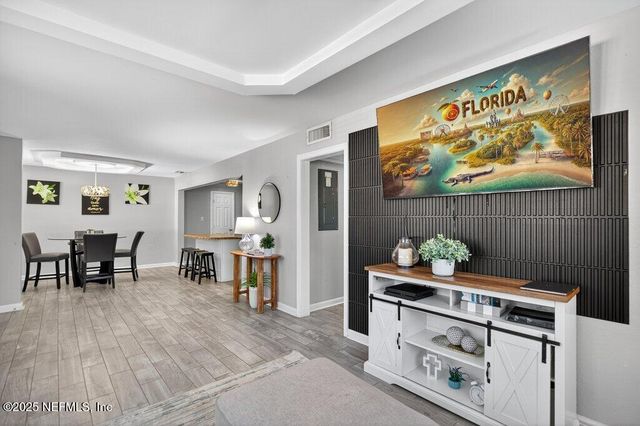 1860 EMBASSY Drive, Jacksonville, FL 32207