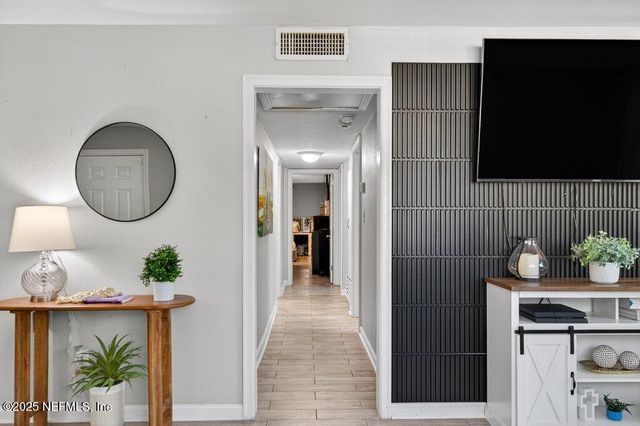 1860 EMBASSY Drive, Jacksonville, FL 32207