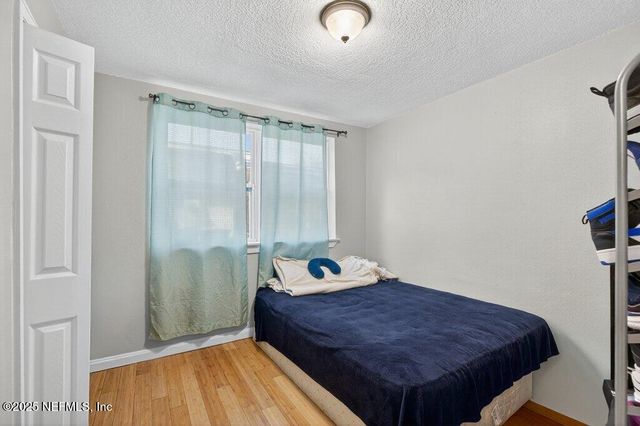 1860 EMBASSY Drive, Jacksonville, FL 32207