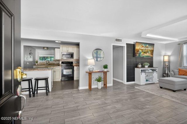 1860 EMBASSY Drive, Jacksonville, FL 32207