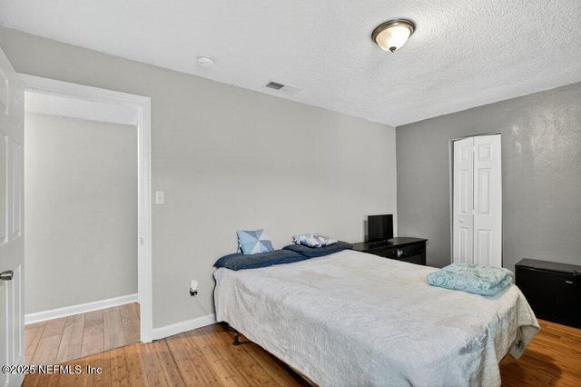 1860 EMBASSY Drive, Jacksonville, FL 32207