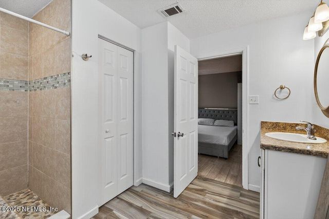 1860 EMBASSY Drive, Jacksonville, FL 32207