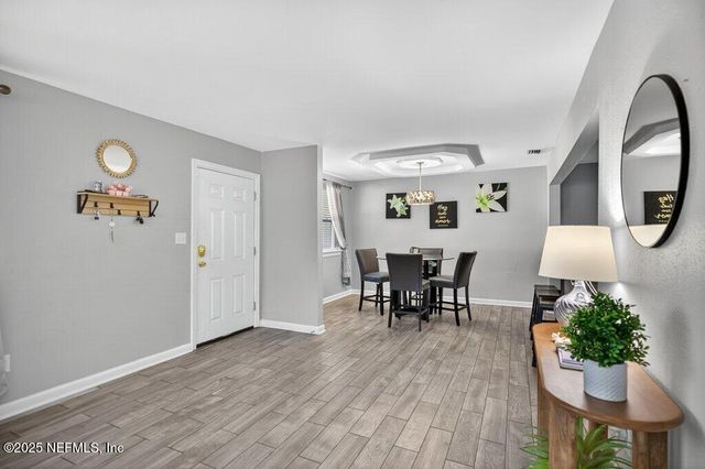 1860 EMBASSY Drive, Jacksonville, FL 32207