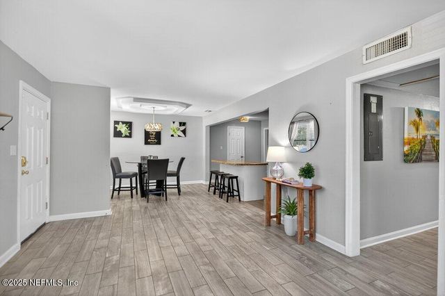 1860 EMBASSY Drive, Jacksonville, FL 32207