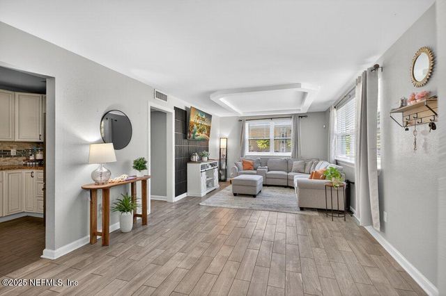 1860 EMBASSY Drive, Jacksonville, FL 32207