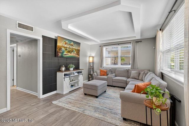 1860 EMBASSY Drive, Jacksonville, FL 32207