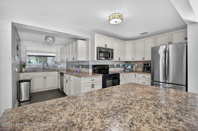 1860 EMBASSY Drive, Jacksonville, FL 32207