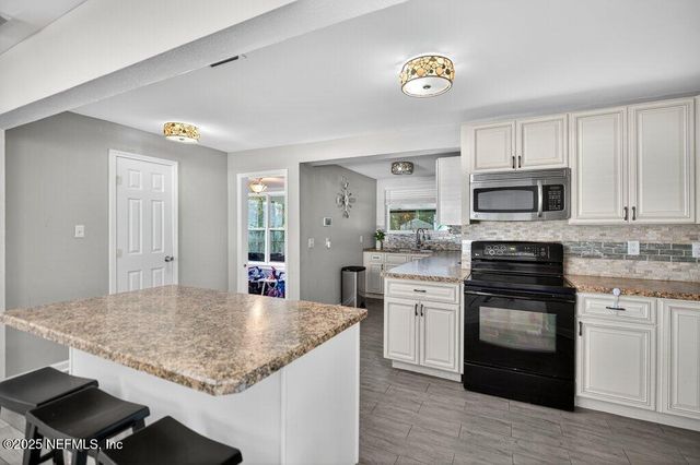 1860 EMBASSY Drive, Jacksonville, FL 32207