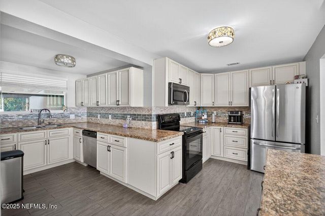 1860 EMBASSY Drive, Jacksonville, FL 32207